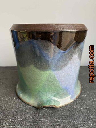  schenkkan studiokeramiek met ondertekening