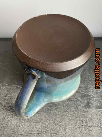  schenkkan studiokeramiek met ondertekening