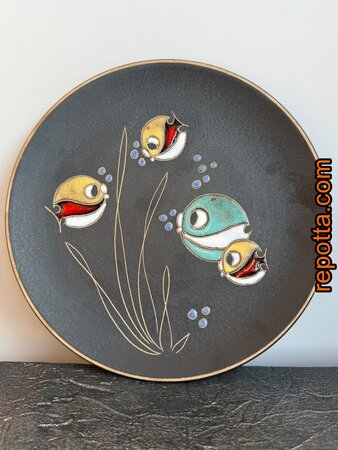 ruscha engobe wandbord moeder vis met haar kinderen