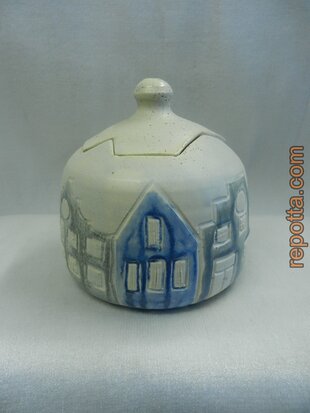 modern lidded box with a house border