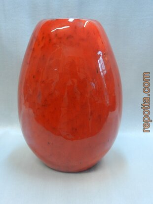 richard uhlemeyer art vase in red glazed shades