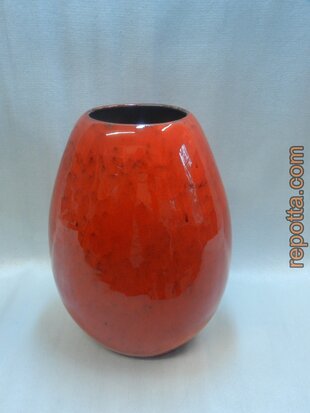 richard uhlemeyer art vase in red glazed shades