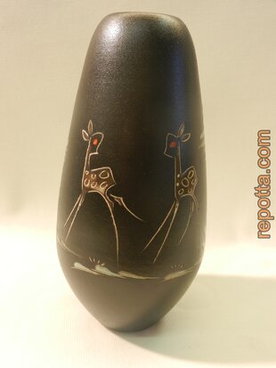 engobe vase mit hirschbild