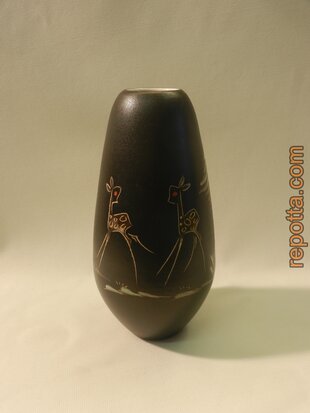 engobe vase mit hirschbild