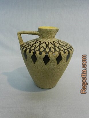unbekannt stylized vase VERKAUFT