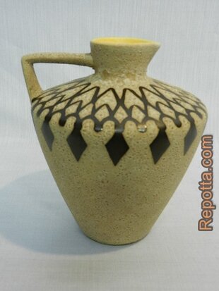 unbekannt stylized vase VERKAUFT