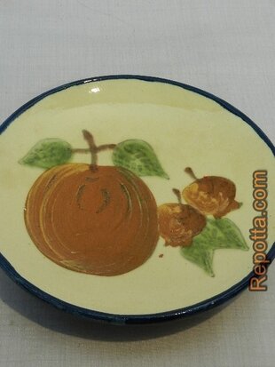 puigdemont earthenware apple plate