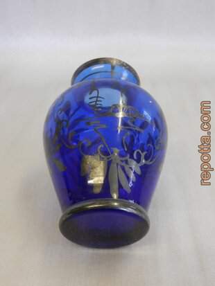 kobaltblauw glas vaasje met bloemenpatroon