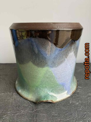  schenkkan studiokeramiek met ondertekening