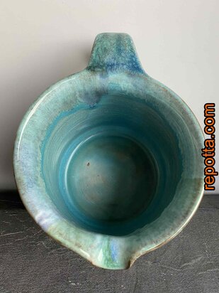  schenkkan studiokeramiek met ondertekening