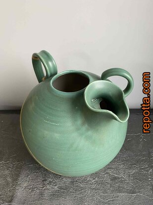 vintage traditionele ondertekende waterkan 