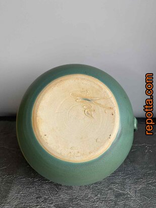 vintage traditionele ondertekende waterkan 