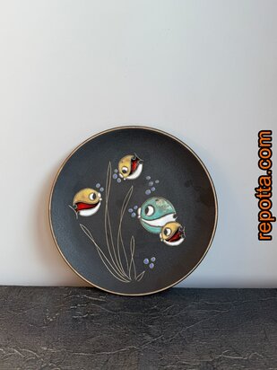 ruscha engobe wandbord moeder vis met haar kinderen