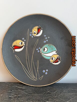 ruscha engobe wandbord moeder vis met haar kinderen