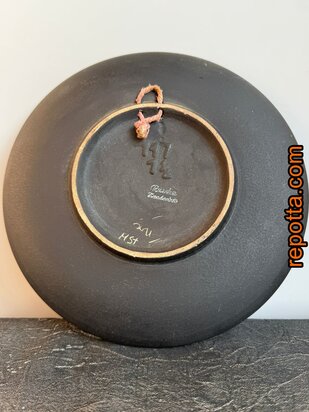 ruscha engobe wandbord moeder vis met haar kinderen