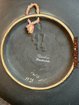 ruscha engobe wandbord moeder vis met haar kinderen