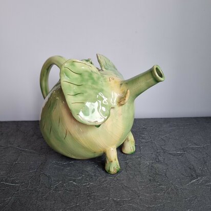 theepot olifant dumbo met grote oren