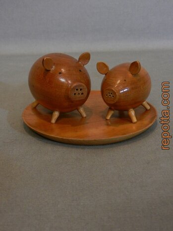 salt and peppershaker wood pig SOLD