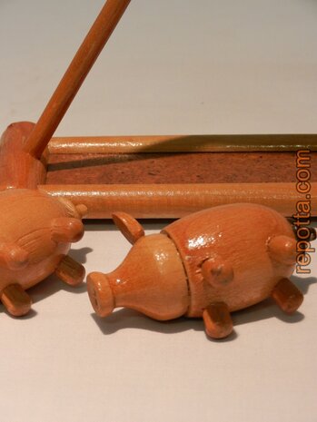 salt and peppershaker3 wood piglets SOLD