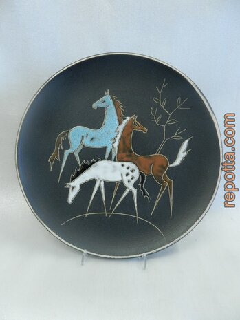 ruscha plate horses steal the show SOLD