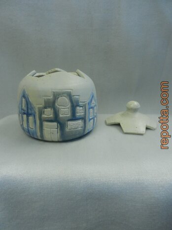 modern lidded box with a house border