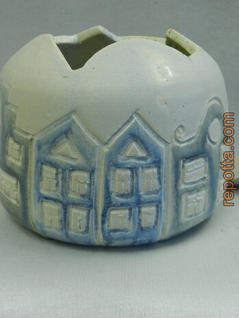 modern lidded box with a house border