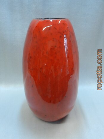 richard uhlemeyer art vase in red glazed shades