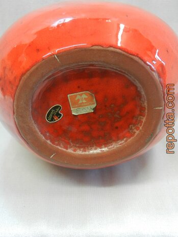 richard uhlemeyer art vase in red glazed shades