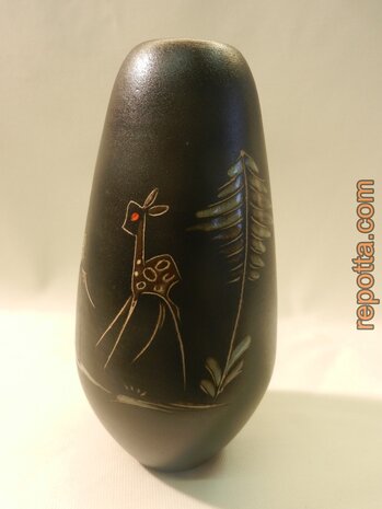 engobe vase mit hirschbild