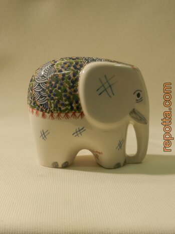 handpainted holland coloured elephant figurine