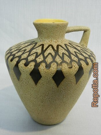 unbekannt stylized vase VERKAUFT