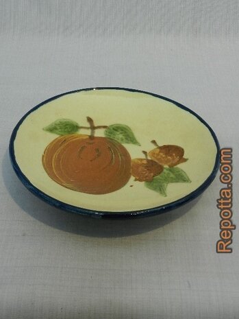 puigdemont earthenware apple plate