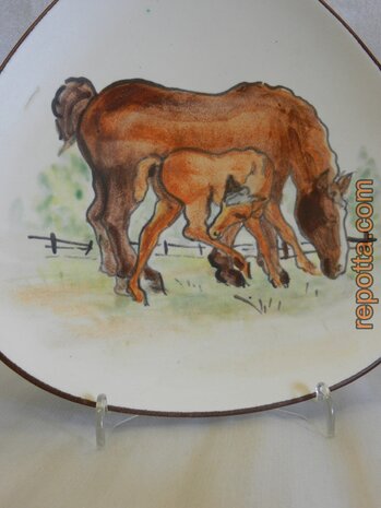 Ilkra handpainted plate with horse en foal