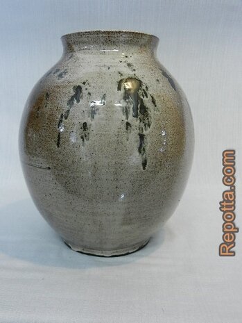 brown serocka studio vase SOLD