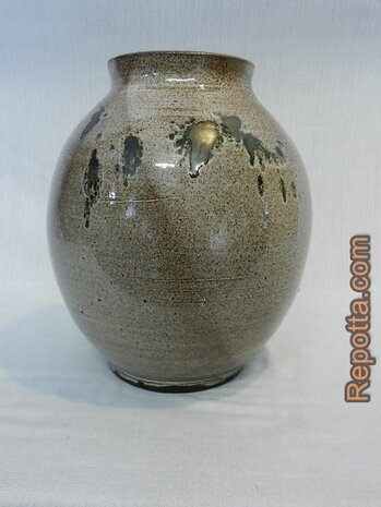 brown serocka studio vase SOLD