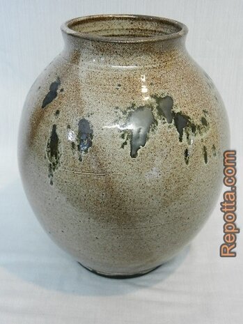 brown serocka studio vase SOLD