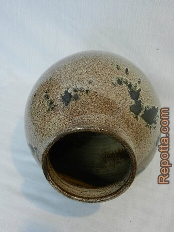 brown serocka studio vase SOLD