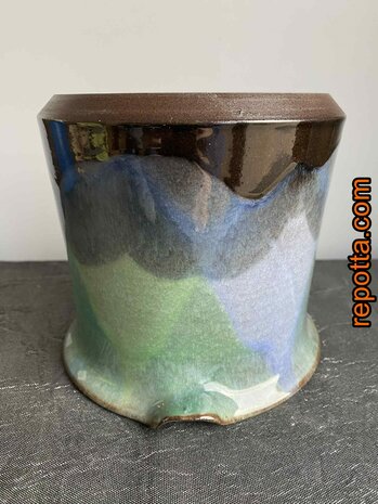  schenkkan studiokeramiek met ondertekening