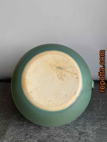 vintage traditionele ondertekende waterkan 