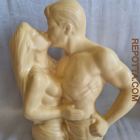 vintage interieur decoratie kussend stel populair einde vorige eeuw