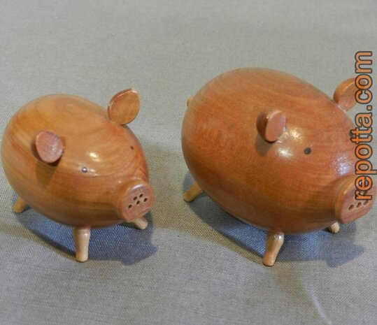 salt and peppershaker wood pig SOLD